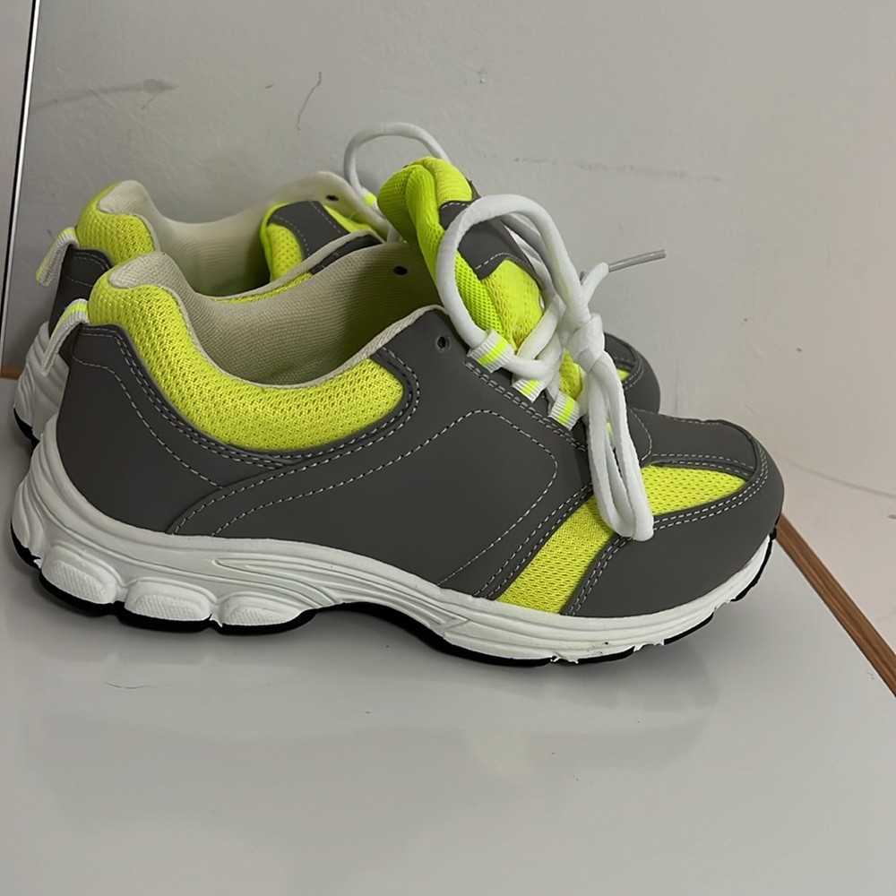 NWOT Woman’s Sneakers